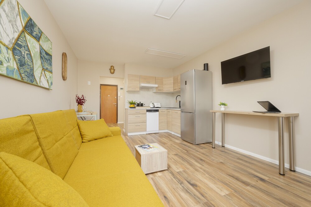 Żoliborz Modern 8th Floor by Renters