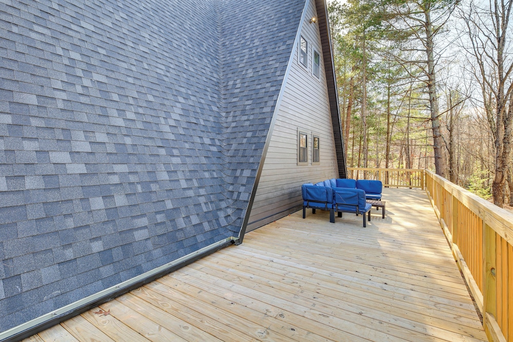 Wytheville A-frame Cabin w/ Wraparound Deck
