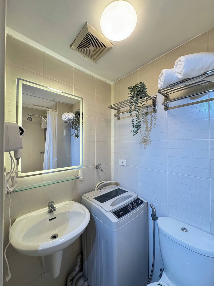 Entire Apartment in Makati City With Fast Wifi