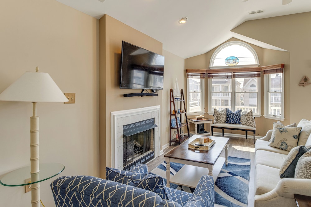 2 Blocks to Beach Access: Ocean City Adventure!
