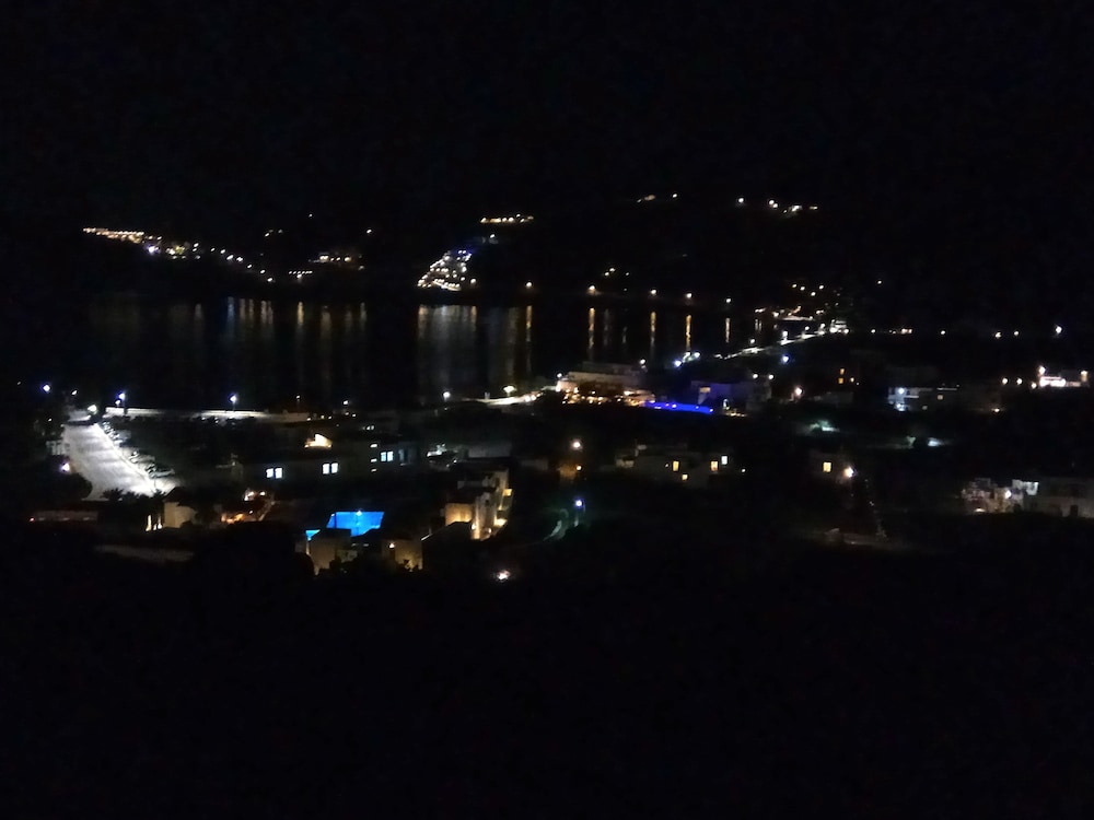 Grandma Vasiliki Rooms To Let