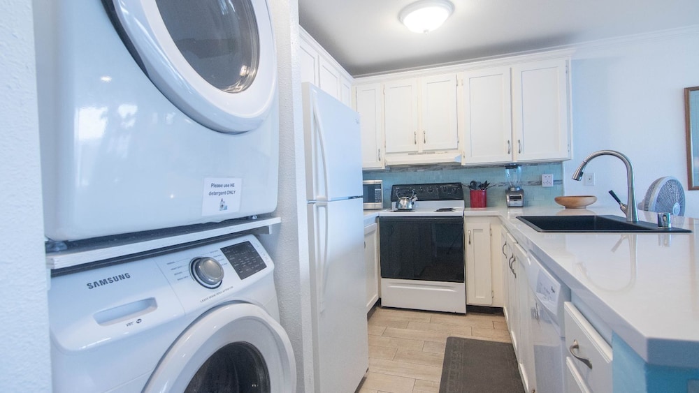 Top Floor - Direct Ocean Front View - Air-conditioned - Vrkcv