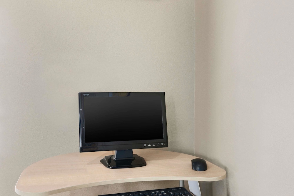 Super 8 by Wyndham Pulaski - Property Image 12