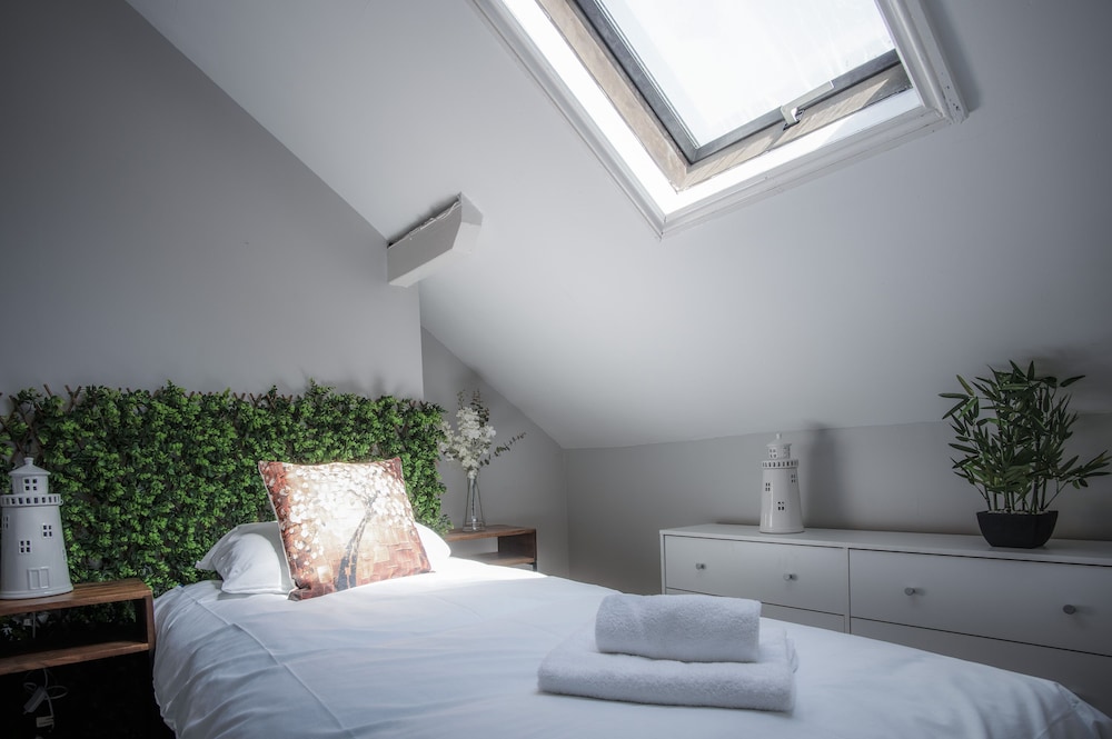 Langland Road - 2 Bedroom Town House view 5