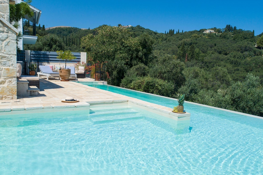 Bee Tree Villa in Corfu
