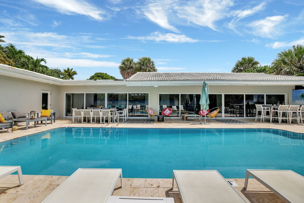 Seabreeze - 6BR Pool and Steps to Beach