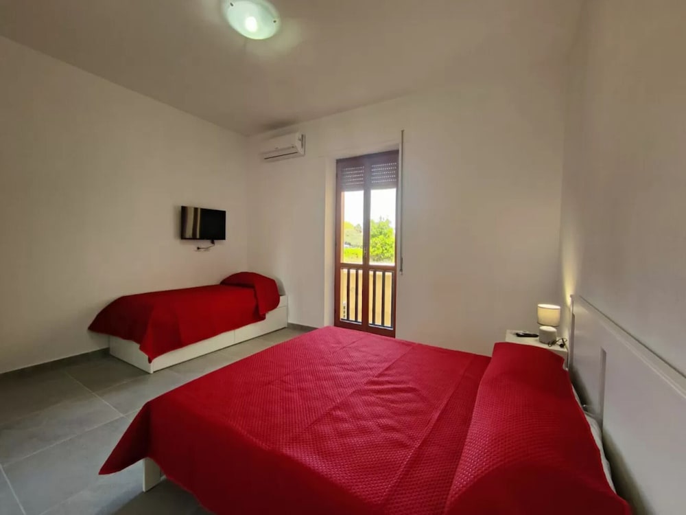 Cozy Apartment Near Alghero's Seafront