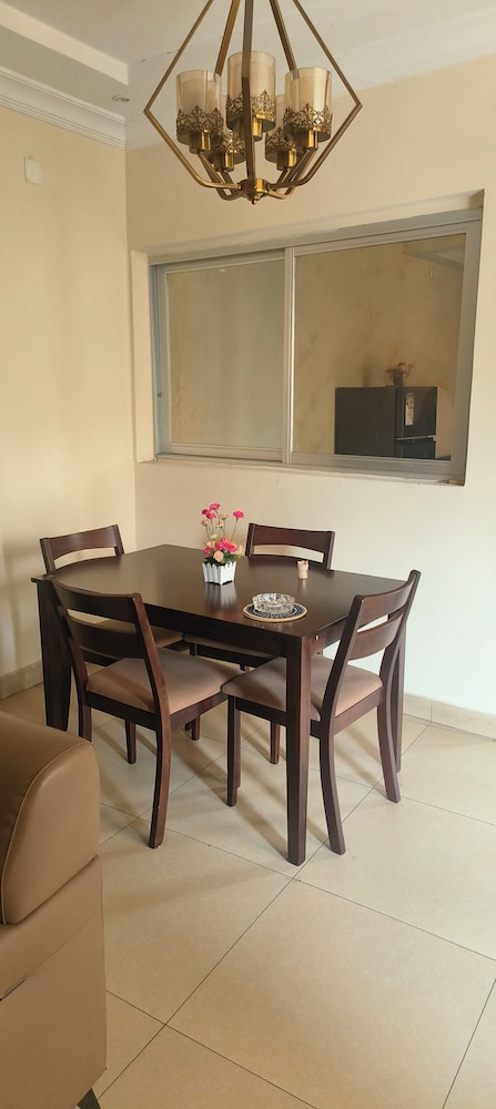 Serene 5-bedroom Apartment in Kinshasa's 10ème Rue Limete-résidentiel