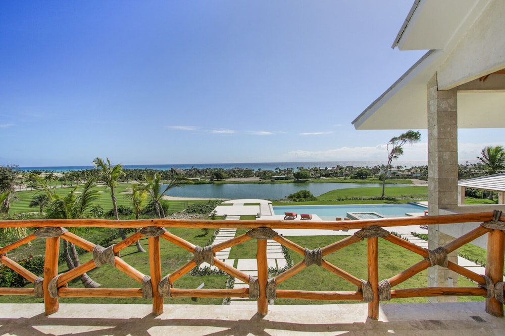 Stunning 6BR Villa With Ocean View in Cap Cana
