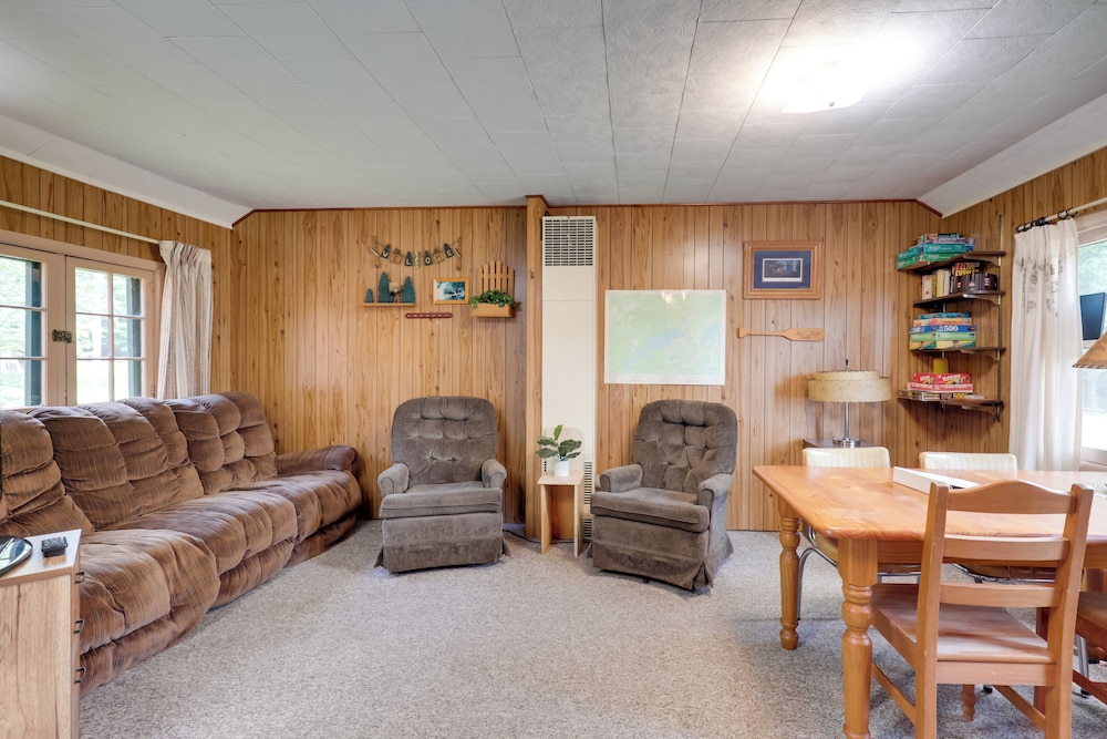 South Twin Lake Cabin w/ Dock, Steps to Water