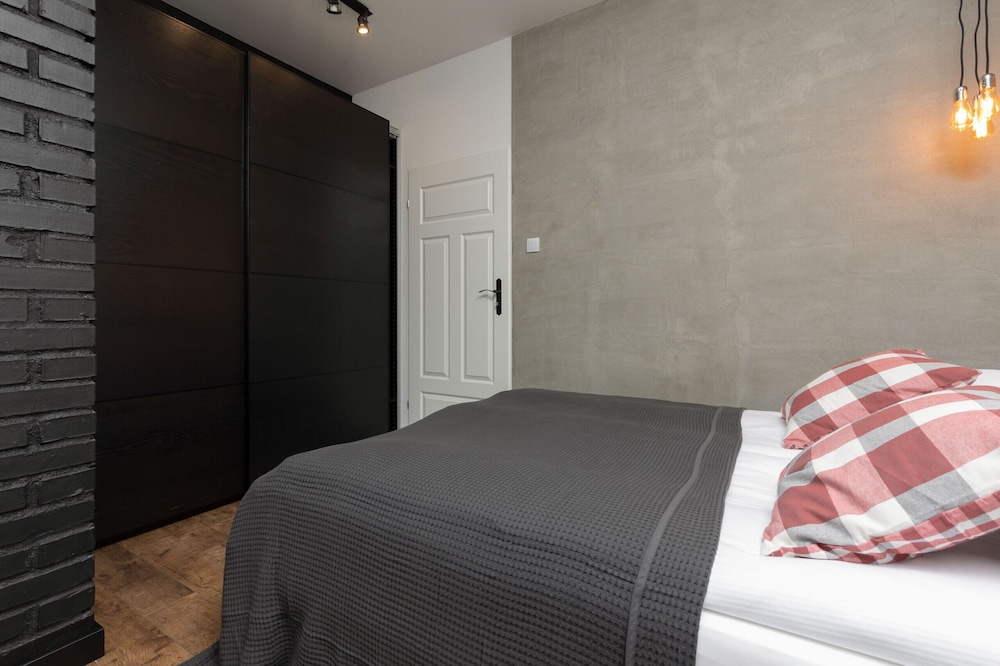 Trendy Apartment Wola by Renters view 3