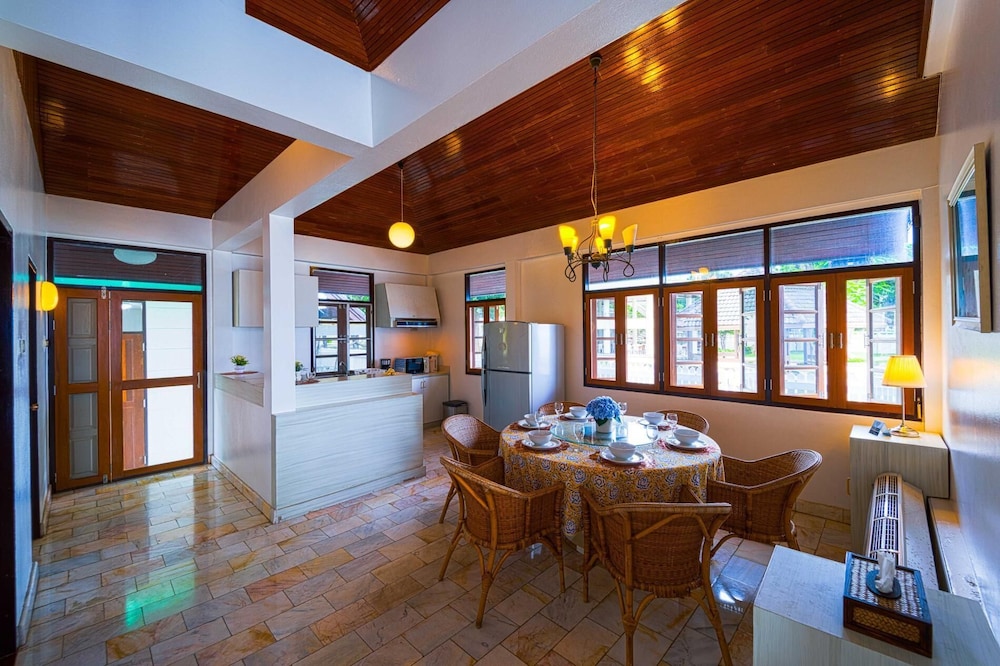 Oceanfront 6 Bedroom Twin Villas OV6