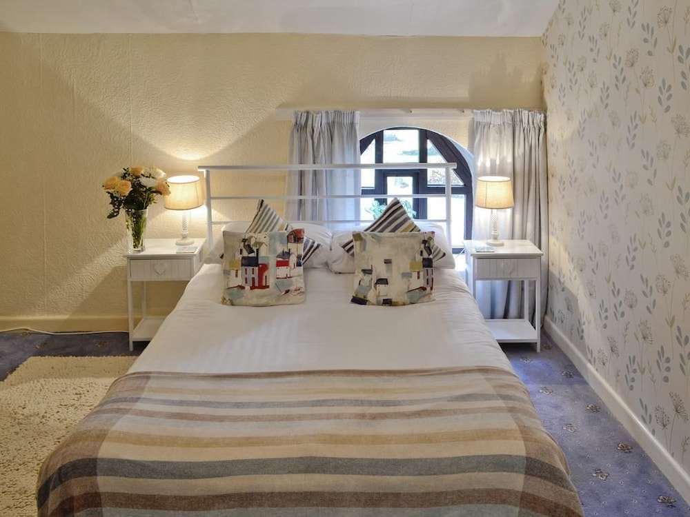 Rosecraddoc Manor Self Catering Holidays view 4