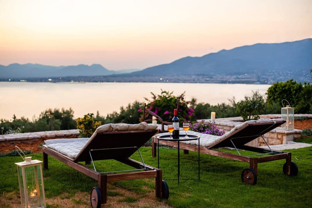 Sunset Paradise - Verga s Ultimate Seaview Getaway view 5