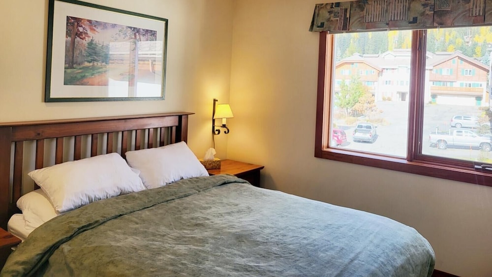 Sun Peaks Vacations - Timberline Village 46 4 Bedroom Home - Property Image 28