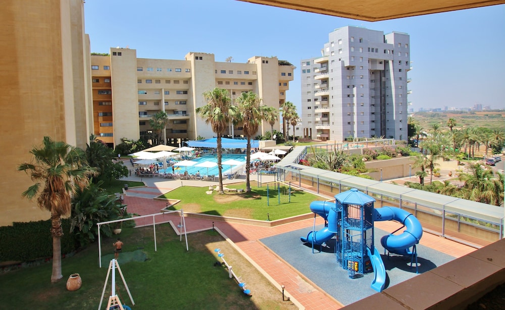 Luxurious Sea View 3BR Pool Spa and Gym