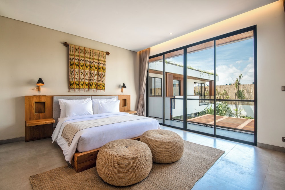 Luxury 5BR Villa, 200m to Brawah's Beach Bliss