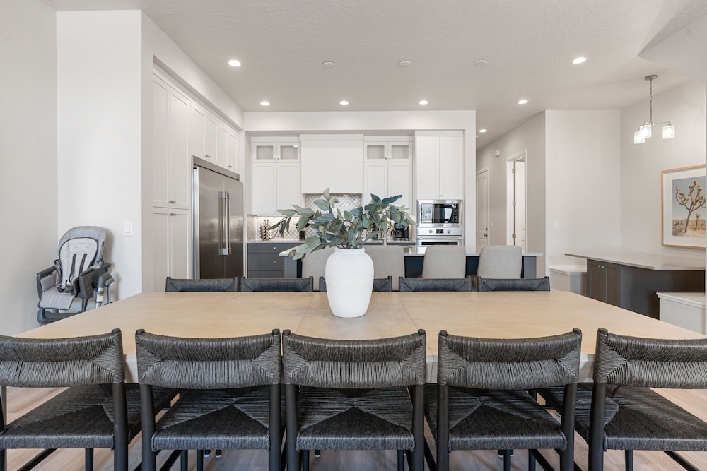 The Crash Pad 5 Bedroom Townhouse