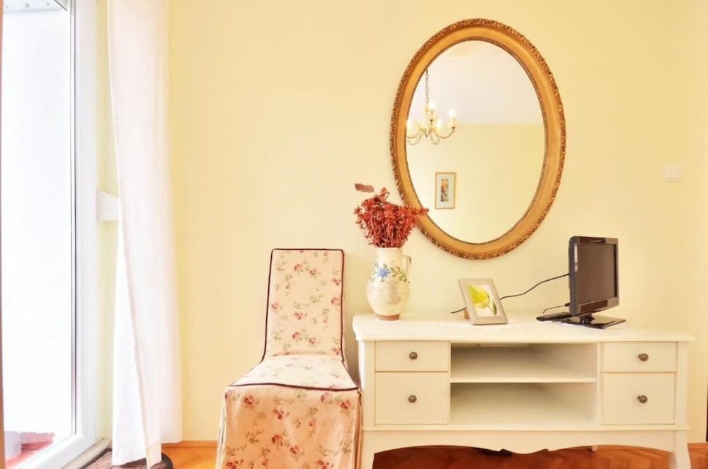 Ivory - Central and Comfortable - A2 view 2
