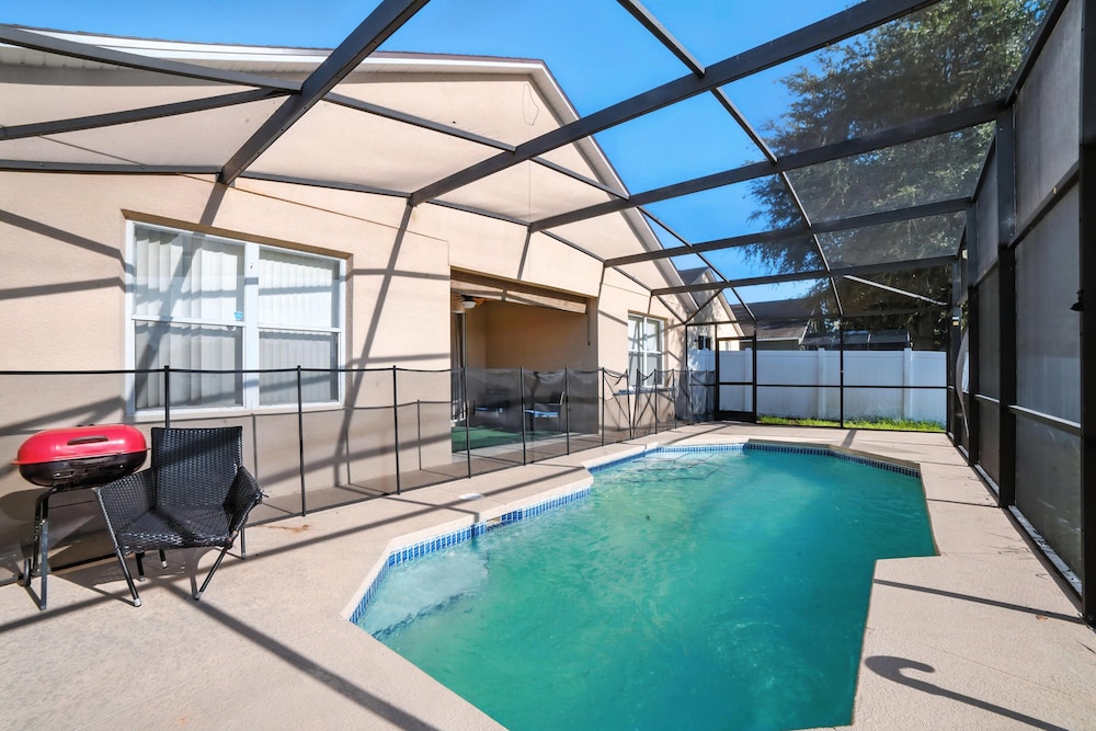 Family Retreat With Private Pool Near Disney! 3 Bedroom Residence