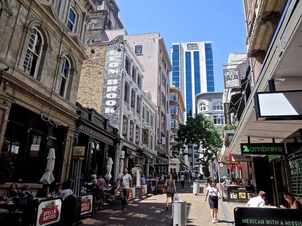 Cosy CBD Loft Walk to Dining+Shopping Zodiak Stays