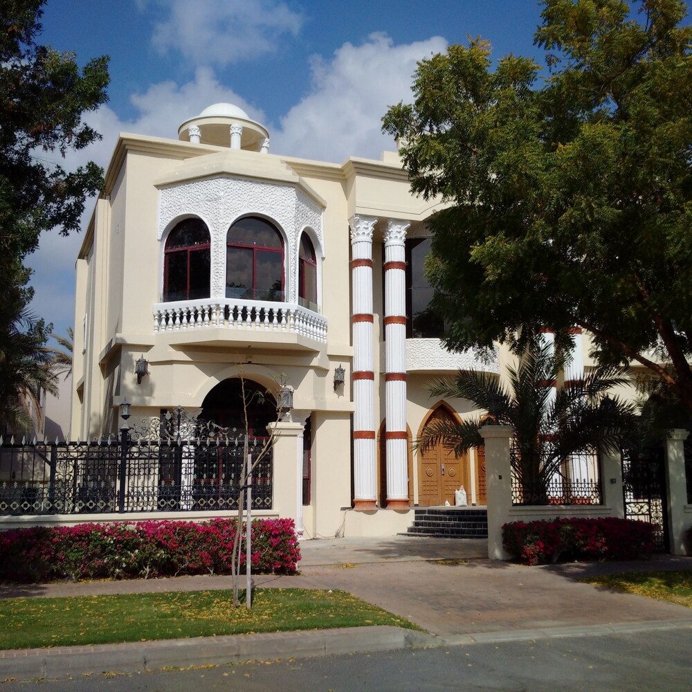 Emirates Hills Lake View Villa