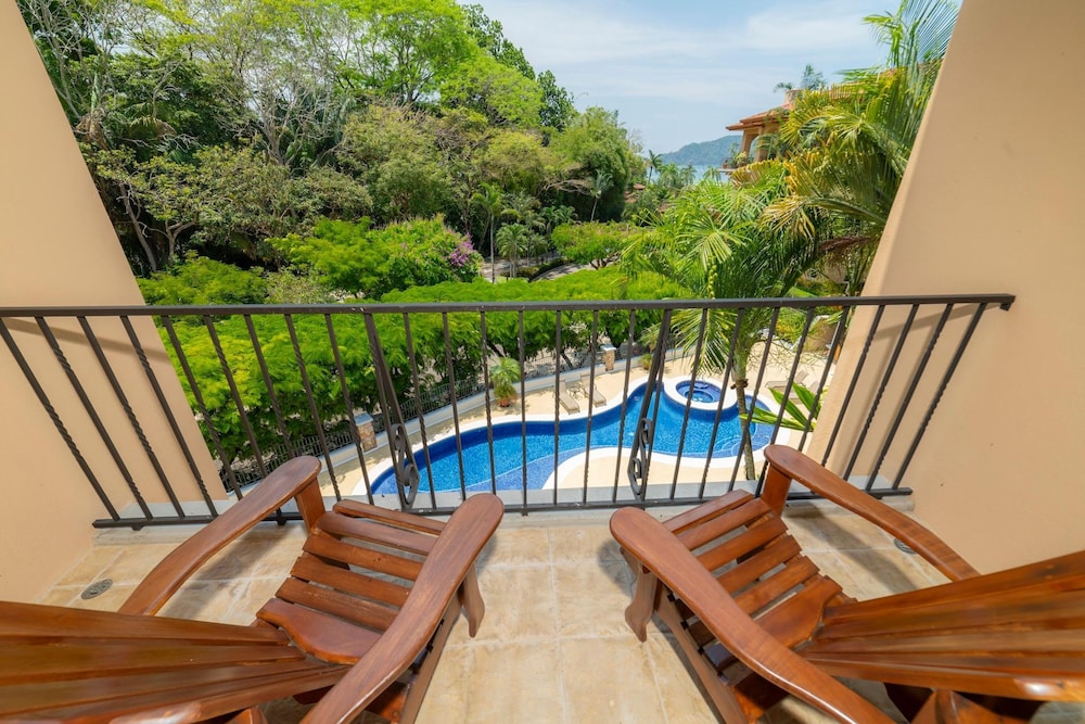 Bella Vista 8B 3 Bedr 3 1 2 Bath