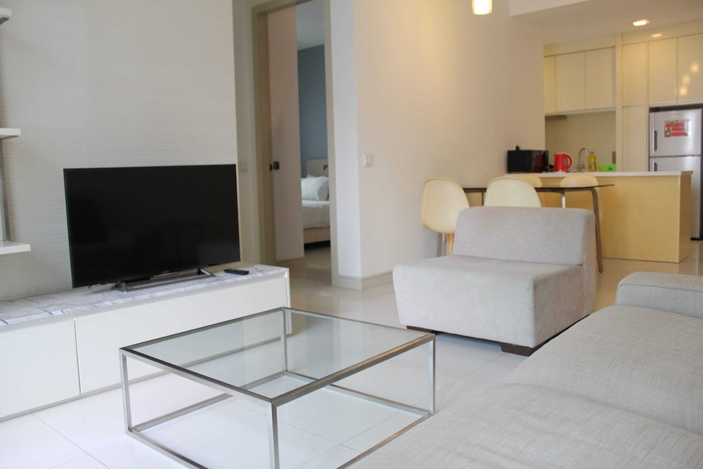 Central 2BR Apt 5 Mins Klcc Twin Towers, Bathtub