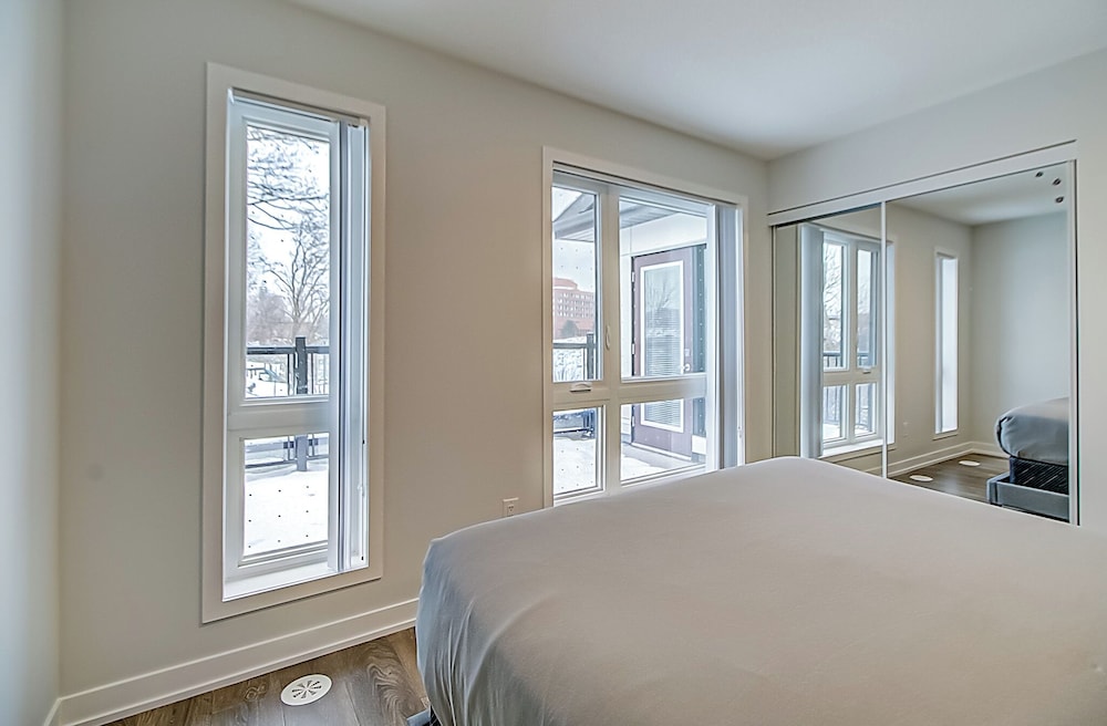 Modern 3BR Retreat Near Yorkdale Mall