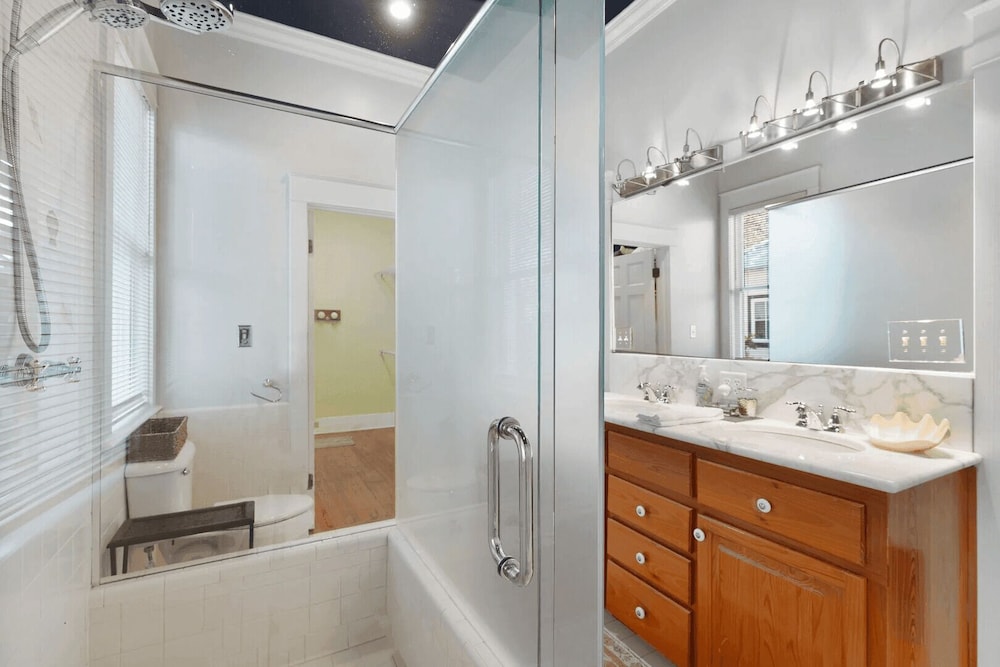 30A Grayt'n Greatful by Avantstay Charming Home+cottage, Walk to Western Lake