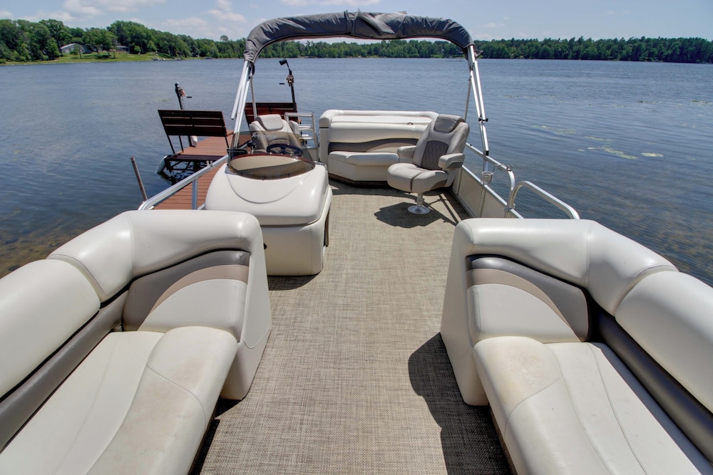 Lakefront Home on 17 Acres: 9 Mi to Dtwn Brainerd!