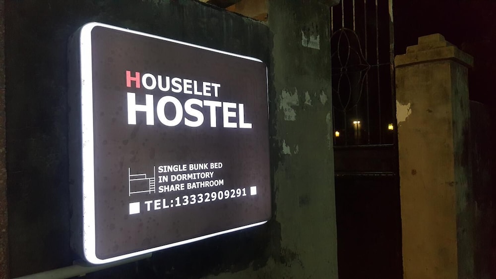 Houselet Hostel
