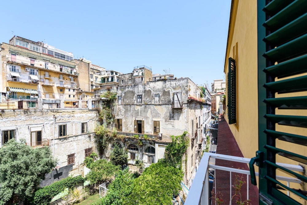 Casa Rega in Naples With 1 Bedrooms and 1 Bathrooms