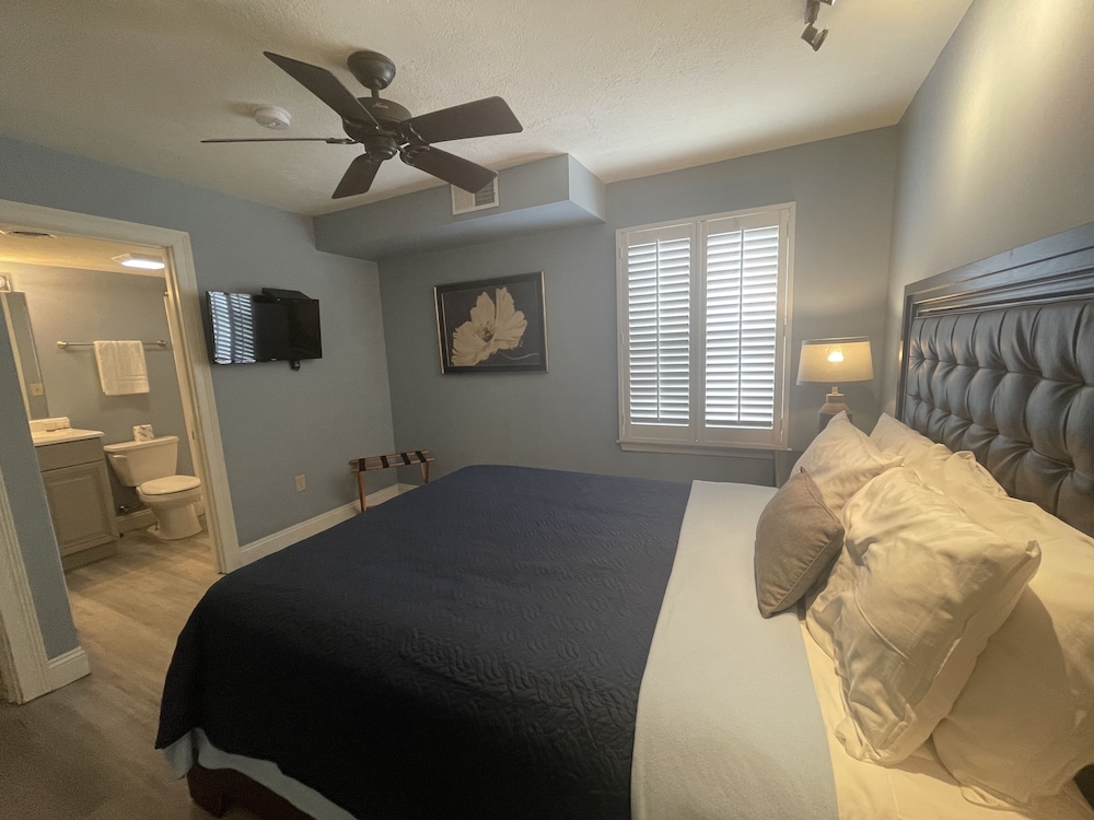 Harbour Square Suites