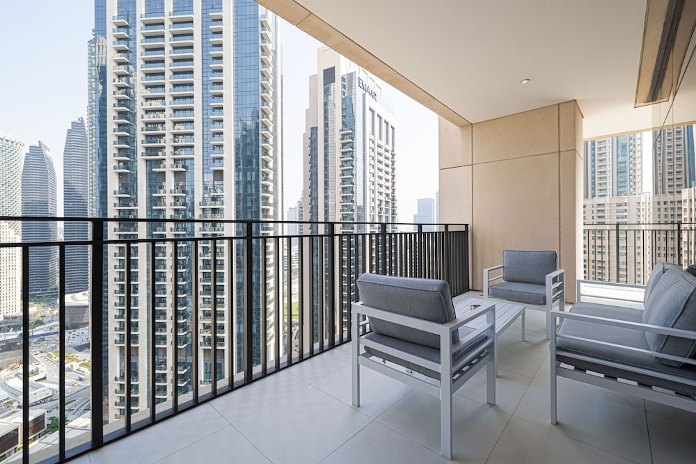 3Br + Maid Close To Burj Khalifa Dubai Mall
