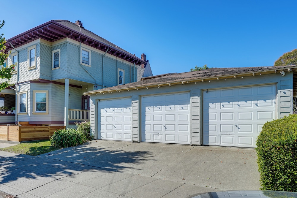 Pet-friendly Condo < 2 Mi to Alameda Beach!