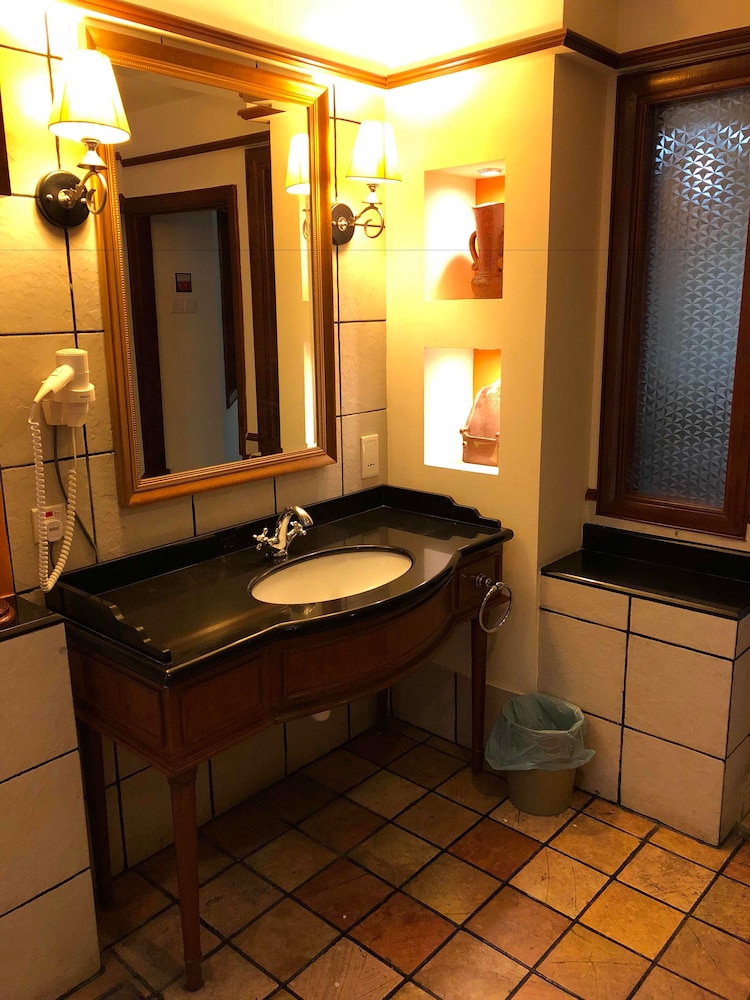 CMK & Private Water Chalet