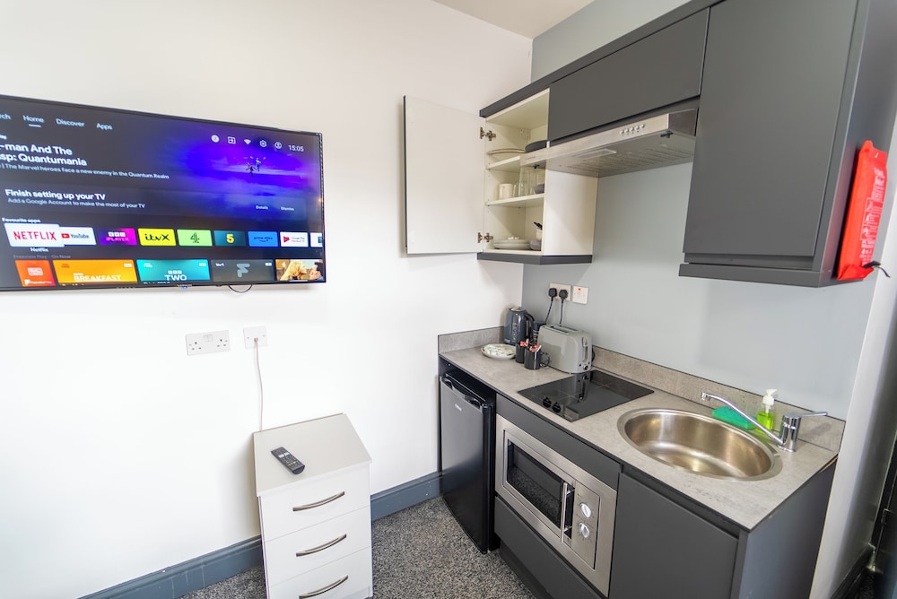 Impeccable 1-bed Studio in Birmingham view 5