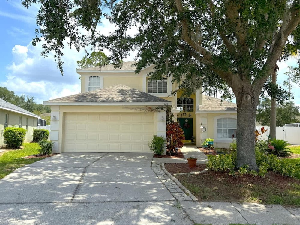 Near Disney Villa 3 bd Private Pool