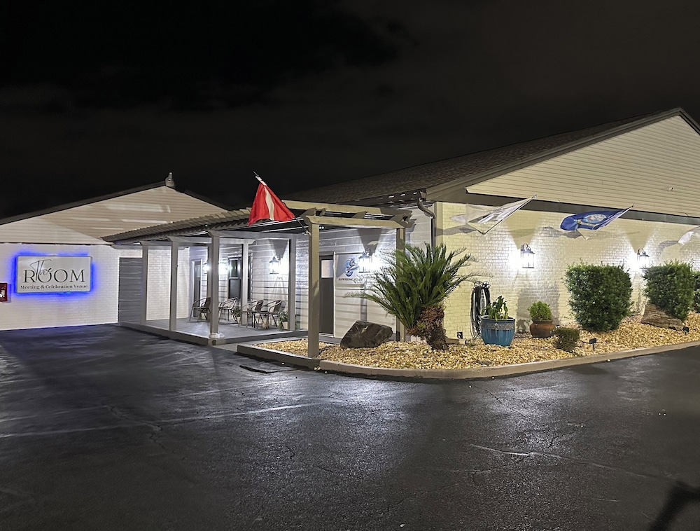 Hotel At Home Inn & Suites - Image 1