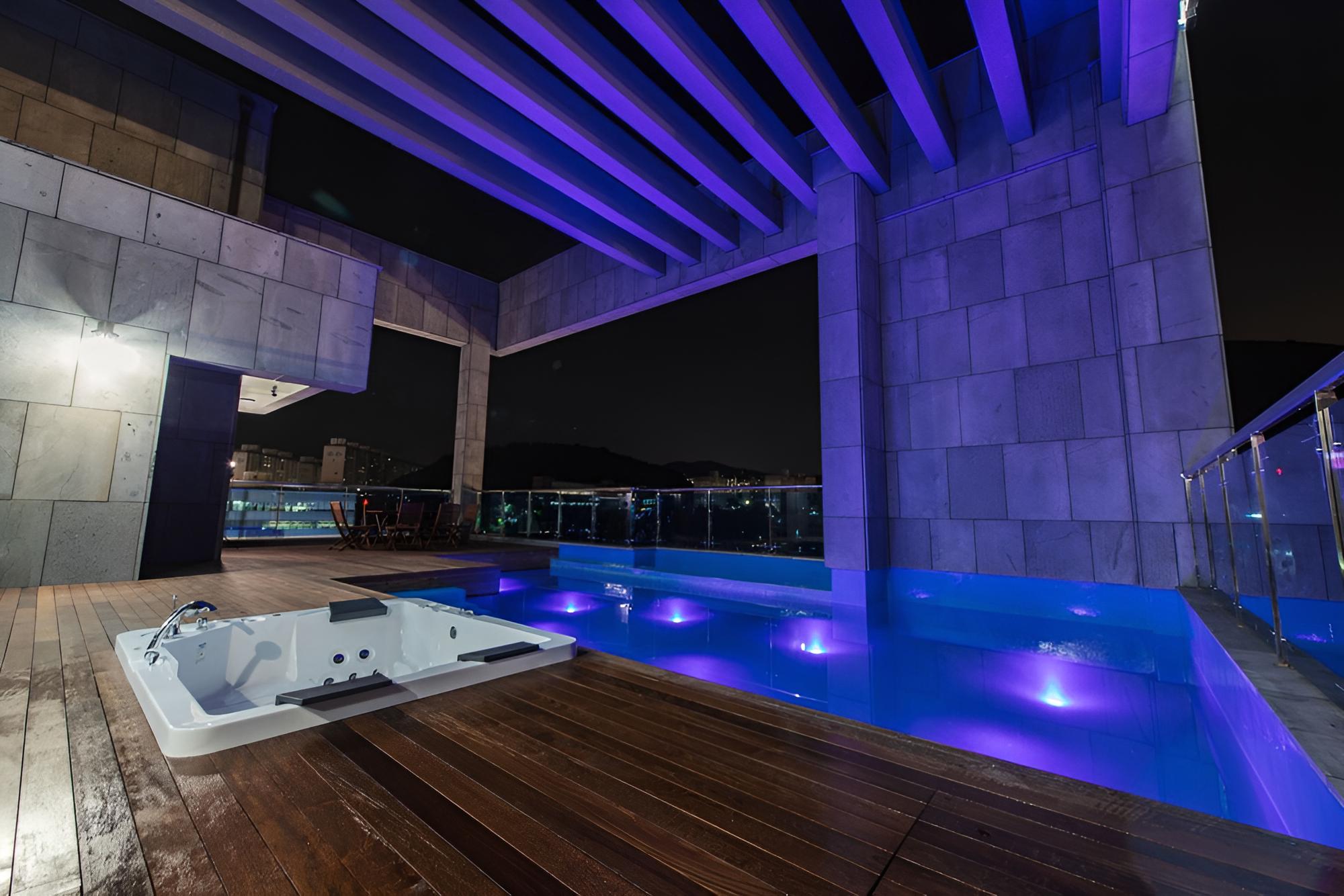 R&B Business Hotel