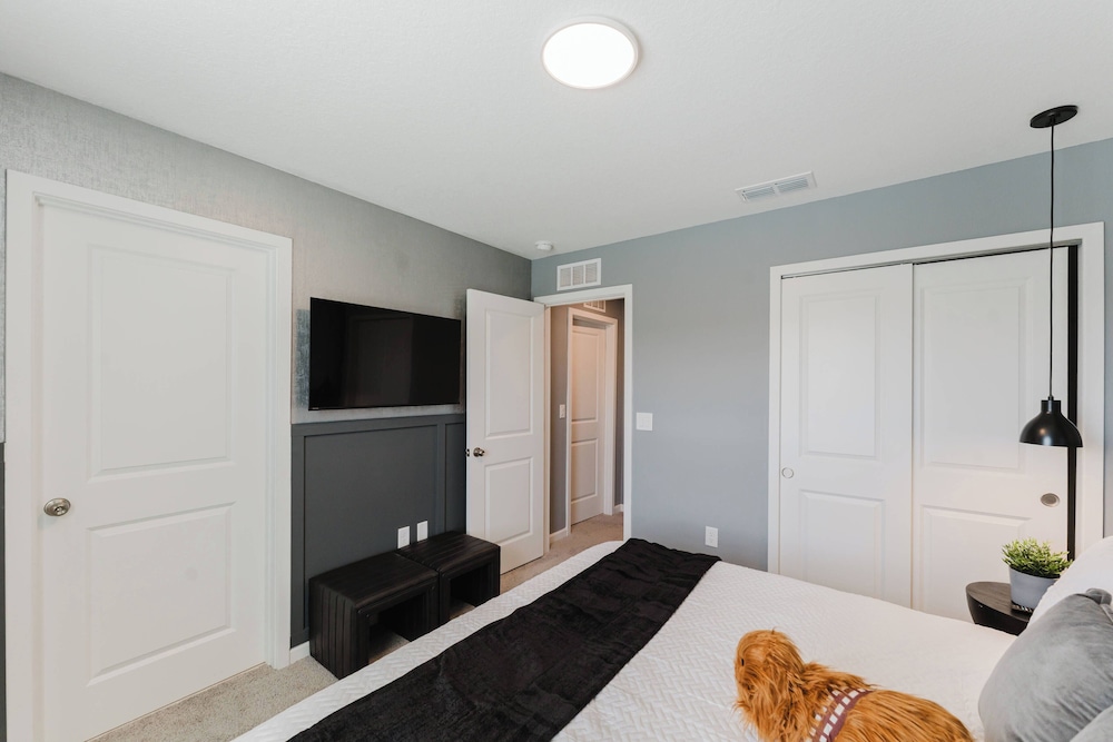 Themed 6BR Solara Near Disney Pool Summerkitchen