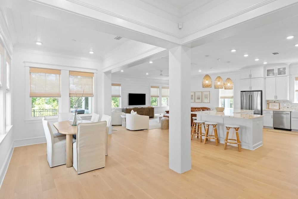 Sleeps 20 2 Homes, 9bdr, Arcade Walk to Blue Mountain Beach Access & Eats
