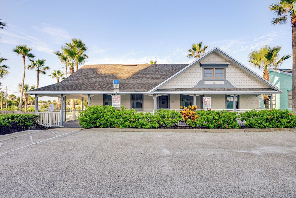 Direct Beach Access: NSB Condo w/ Community Perks