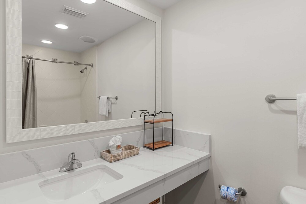 Resort Condo Steps to Beach Pool, Hot Tub, Tennis, Golf Sandestin, Miramar Beach