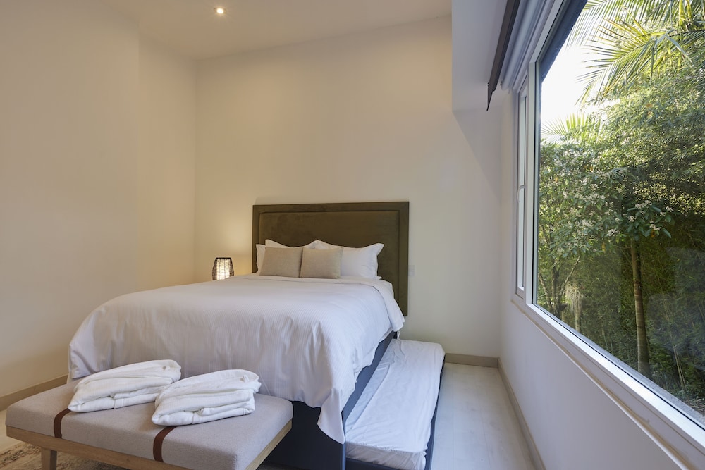 Deluxe Casa Tulkana Mountain Villa Roman view 4