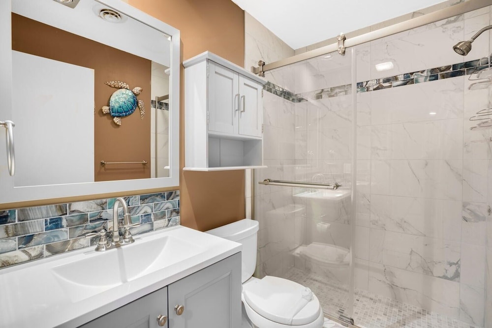 Harbour Island 402m 2 Bedroom Condo