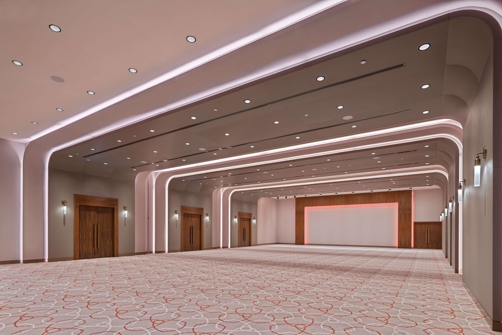 The WB Abu Dhabi, Curio Collection by Hilton