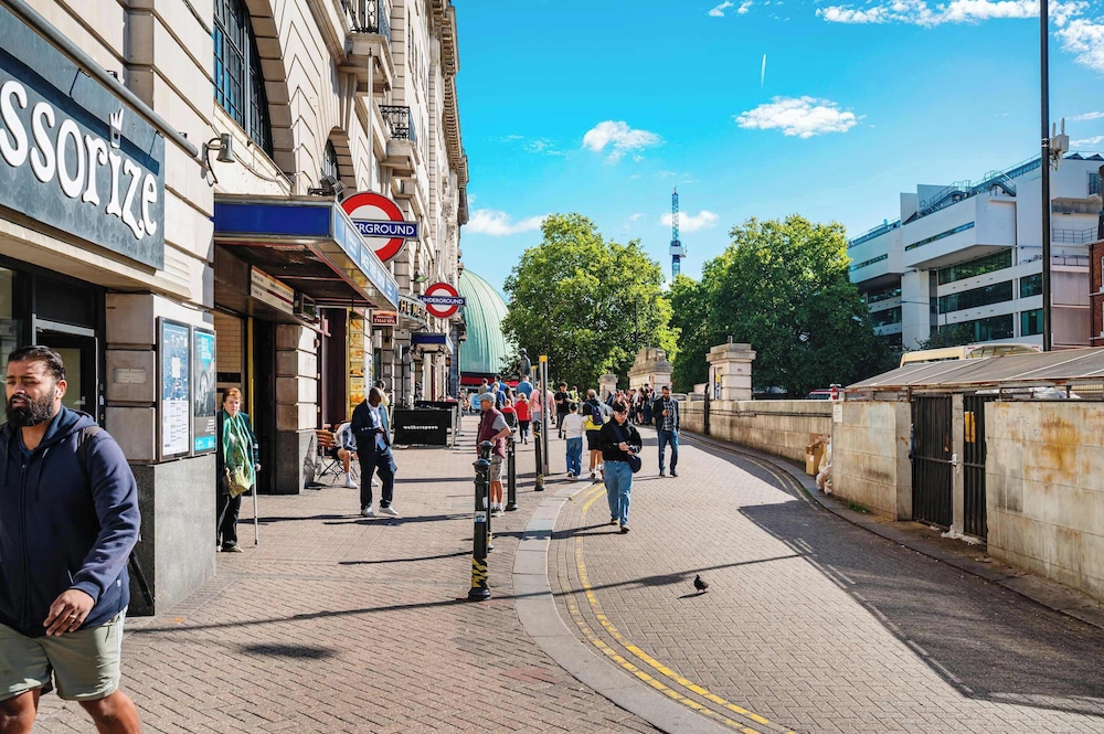 Lords Living -3 bed in Regents Park With Terrace