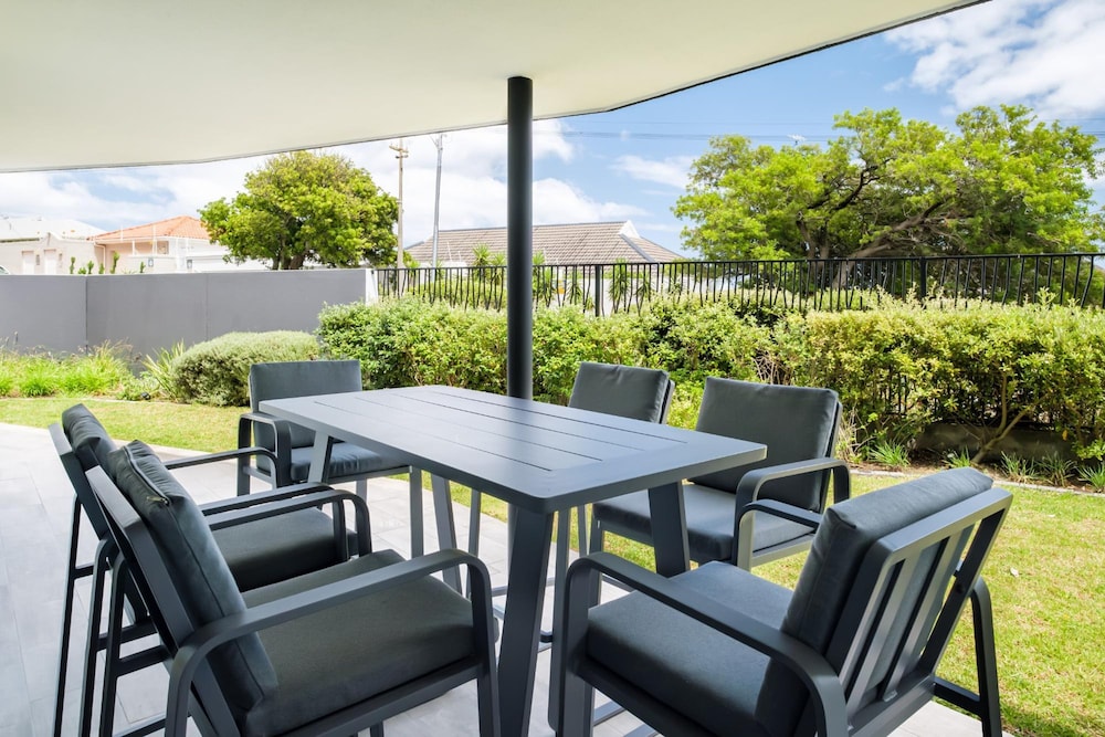 4BR Camps Bay Villa w Pool and Garden Casa Meya